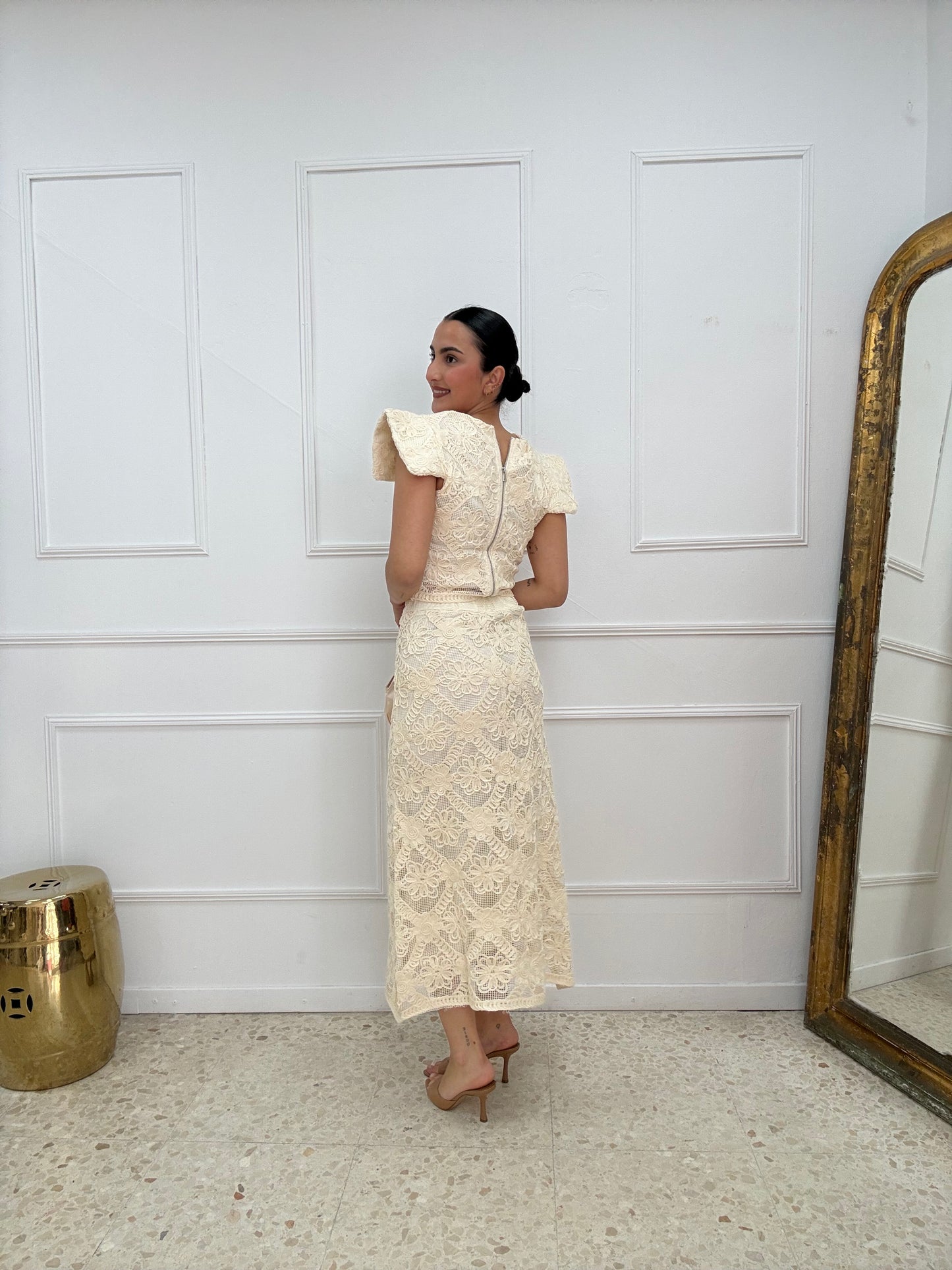 CONJUNTO BORDADO BEIGE