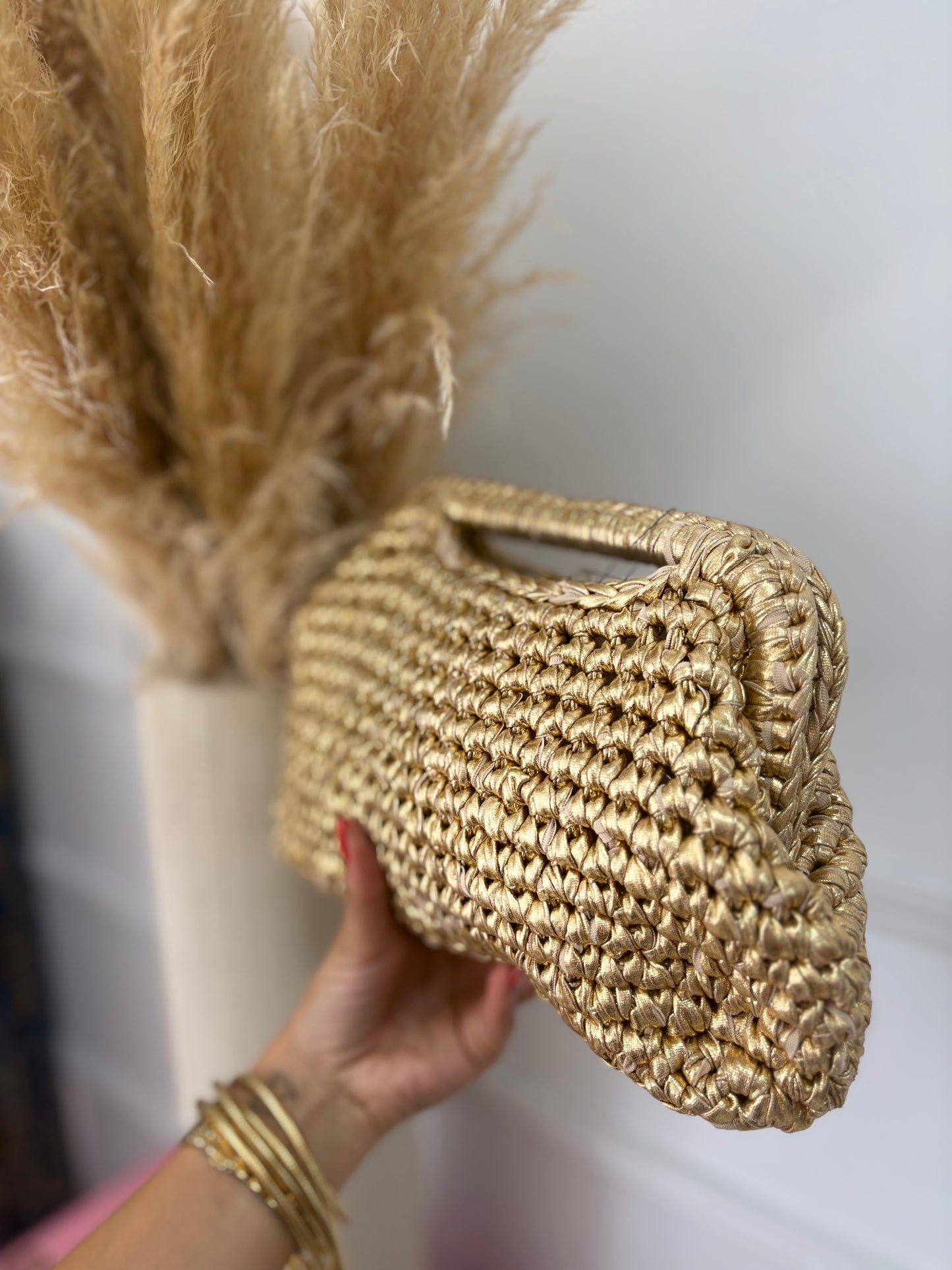 CLUTCH MACRAMÉ DORADO
