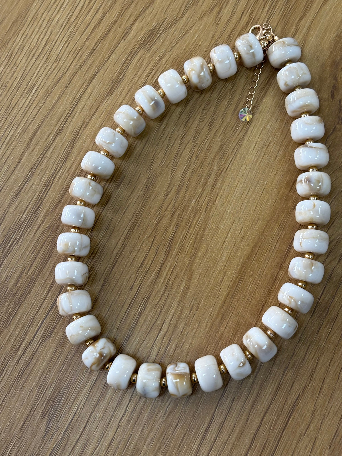 COLLAR MINI BOLA BEIGE