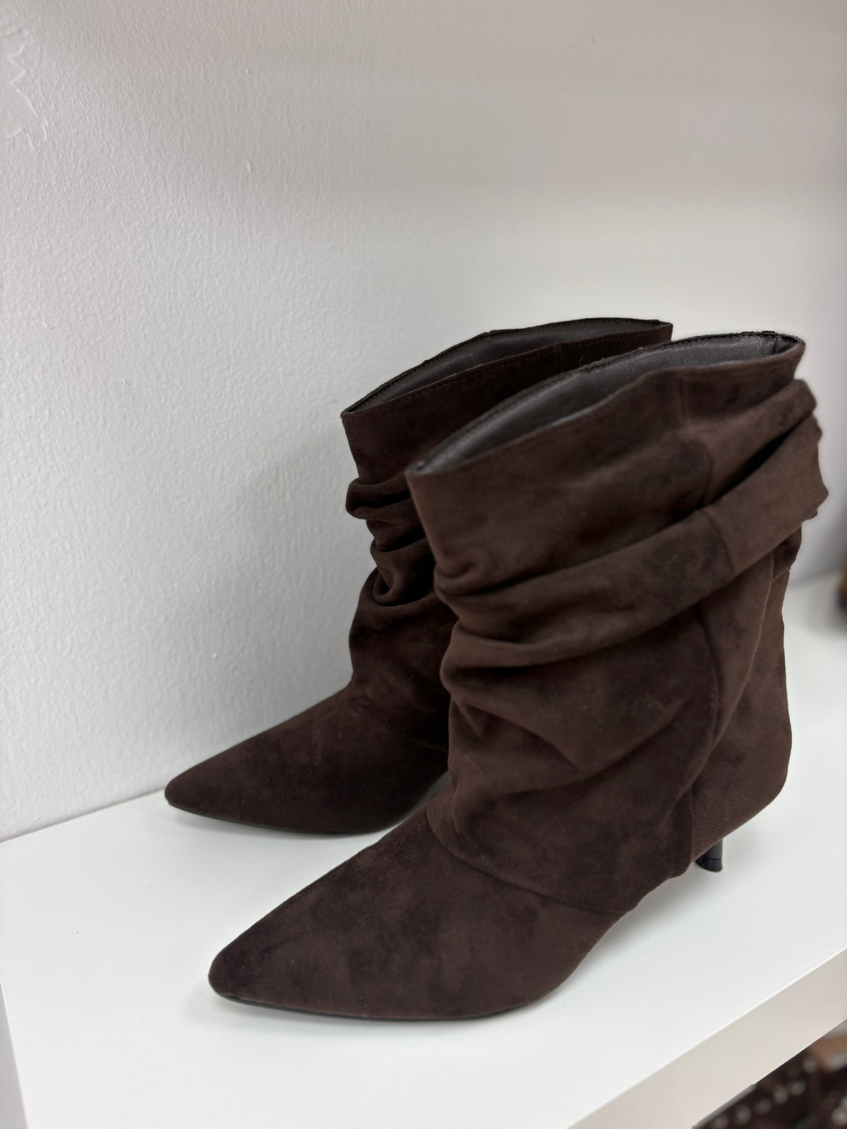 BOTÍN SLOUCHY CHOCO
