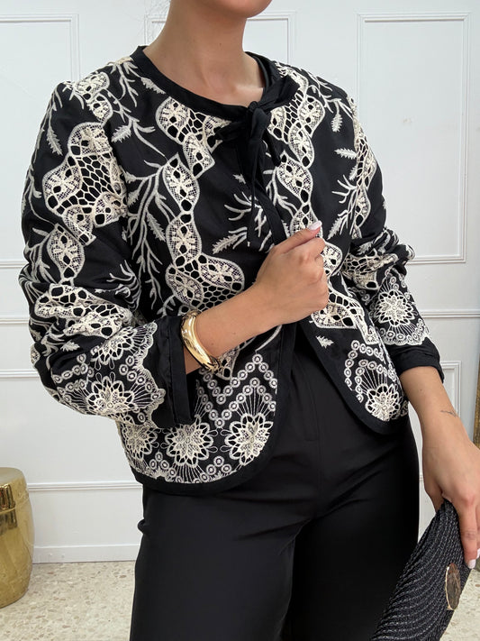 CHAQUETA BORDADA NEGRA