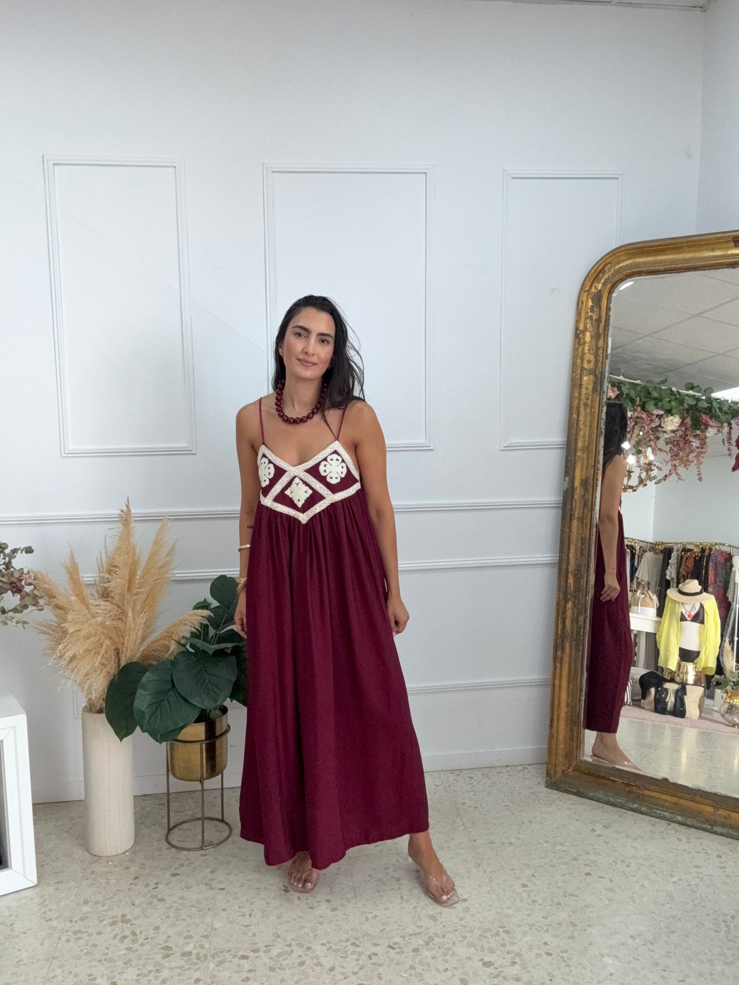 VESTIDO BROCADO BURDEOS