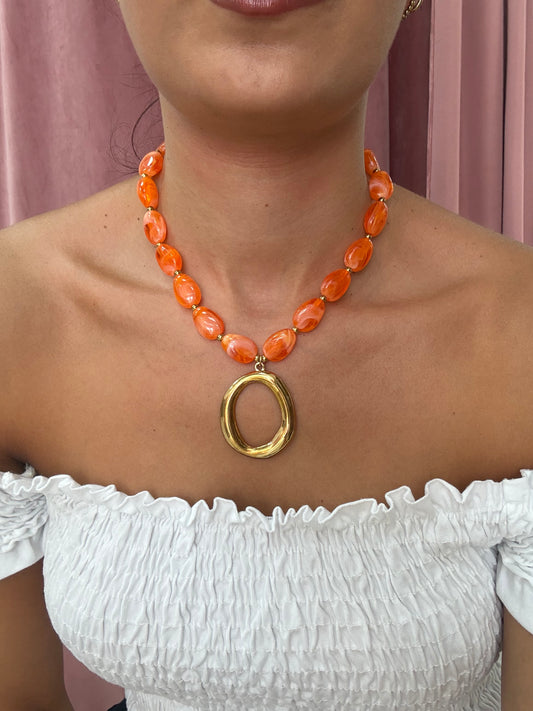 COLLAR DETALLE BOLA NARANJA