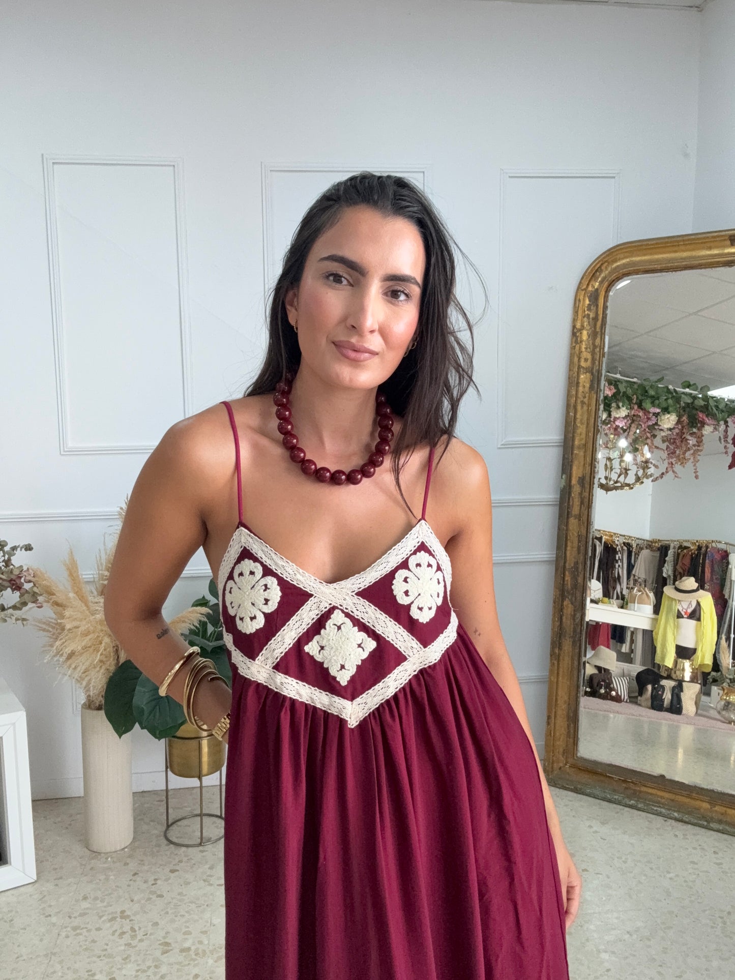 VESTIDO BROCADO BURDEOS