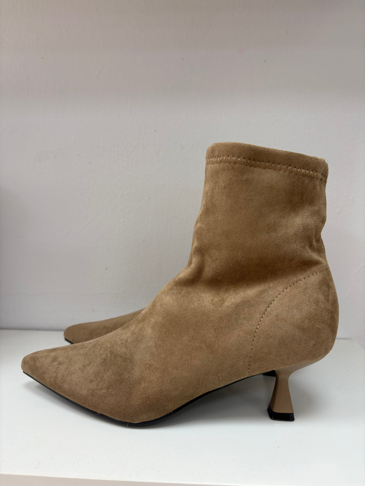 BOTÍN  CALCETÍN BEIGE