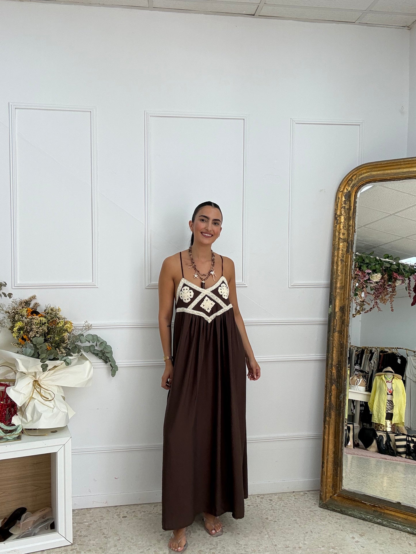 VESTIDO BROCADO MARRÓN