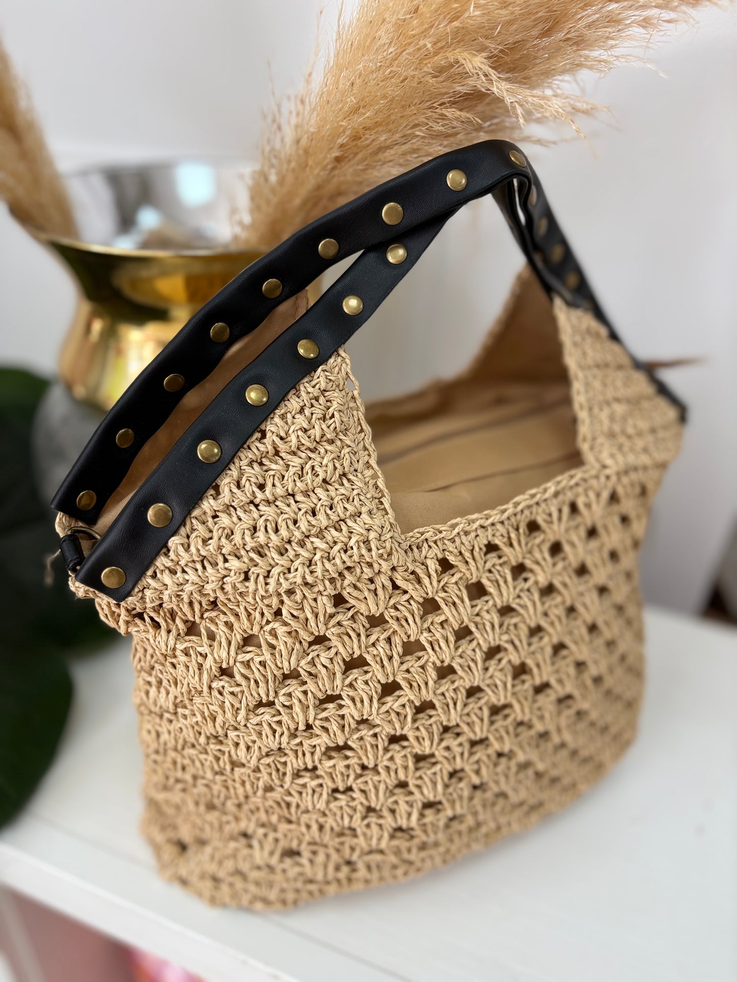 BOLSO TACHAS RAFIA