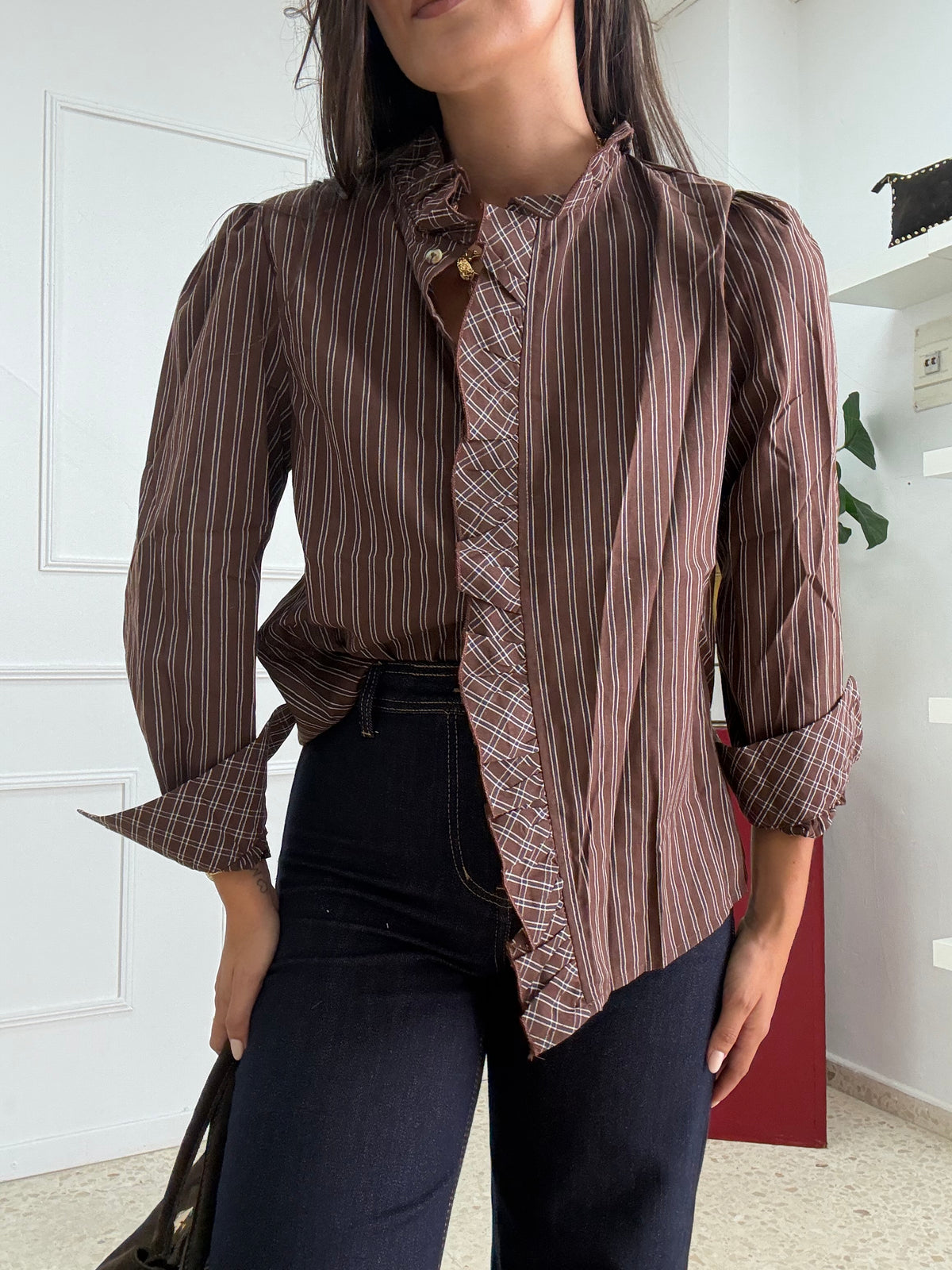 CAMISA DETALLE VOLANTE