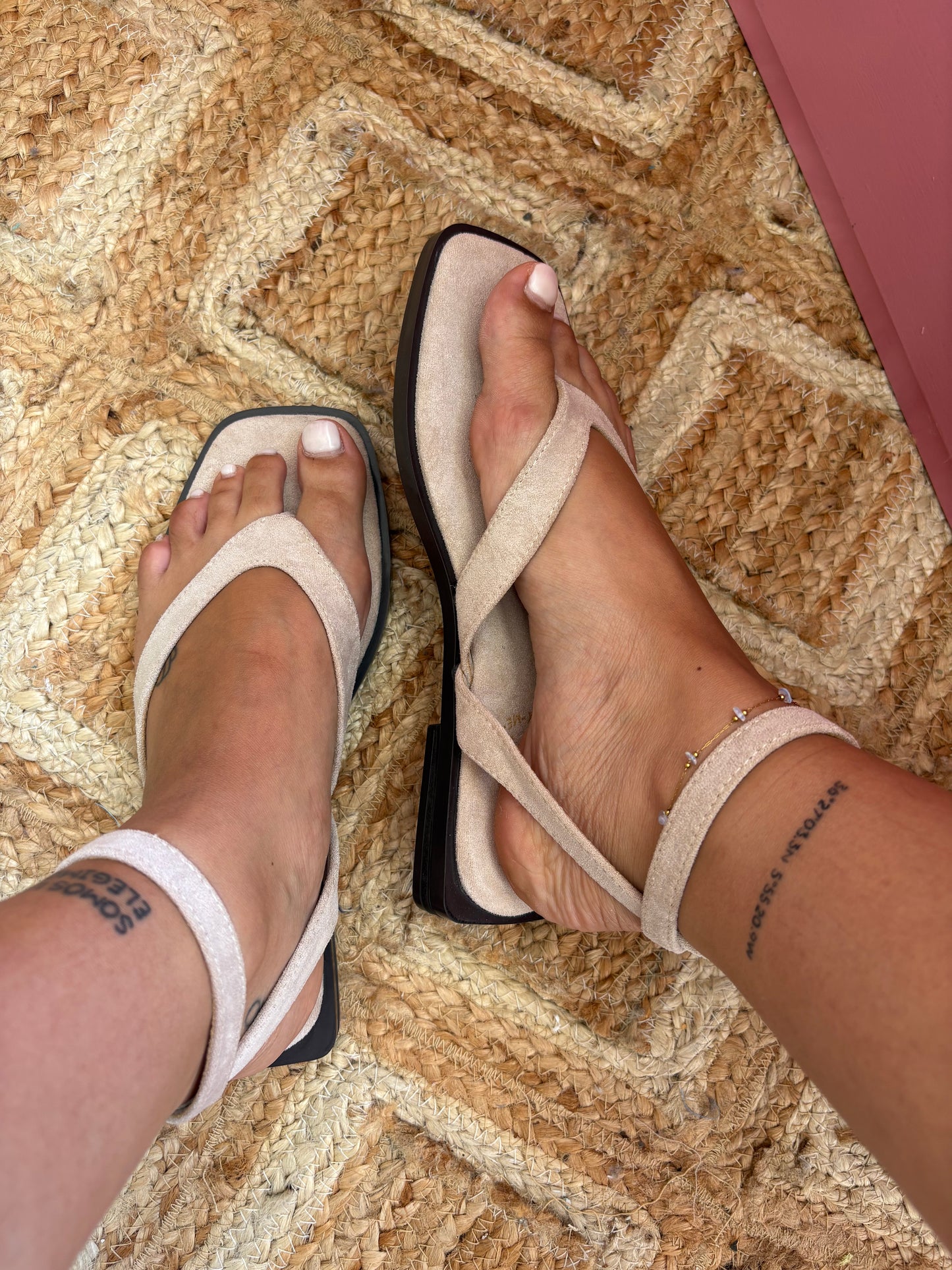 SANDALIA PLANA BEIGE