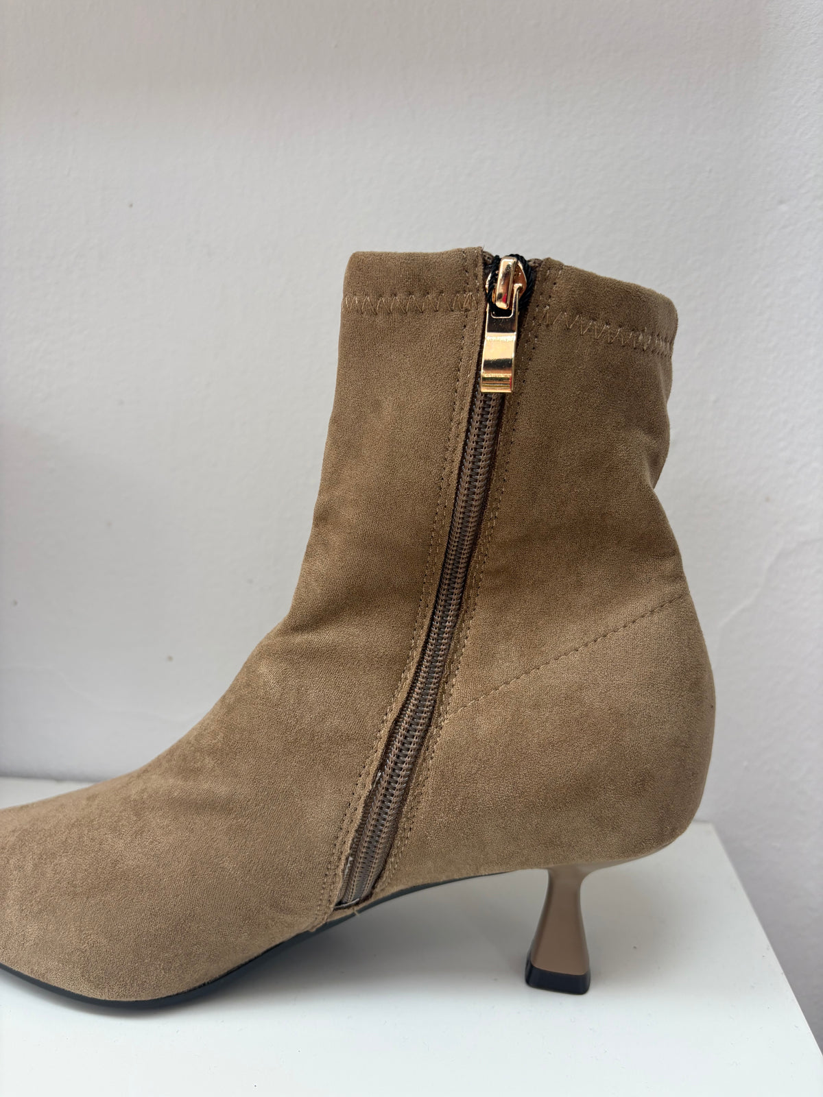 BOTÍN  CALCETÍN BEIGE
